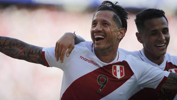 Gianluca Lapadula celebró el 1-0 del Perú vs. Nueva Zelanda en Barcelona. (Foto: Foto: Daniel Apuy / @photo.gec)