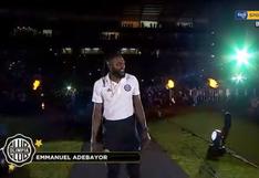 Miles de hinchas lo ovacionaron: así fue la espectacular presentación de Emmanuel Adebayor en Olimpia [VIDEO]
