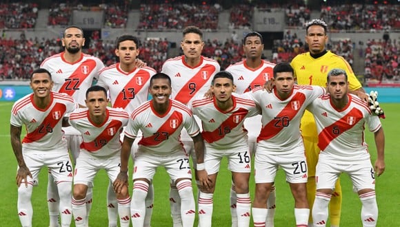 La indumentaria que usará la Selección Peruana en su debut contra Paraguay en las Eliminatorias. (Foto: Jung Yeon-je / AFP)