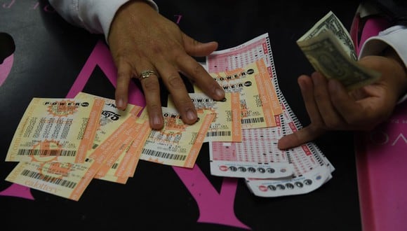Todos sueñan con ganarse los cientos de millones de la lotería Powerball en estas fiestas de fin de año (Foto: AFP)