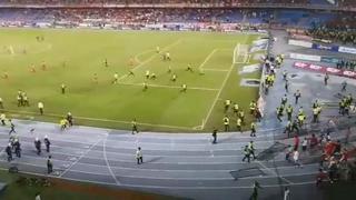 América de Cali vs. Atlético Nacional: suspenden el partido por invasión de hinchas de la ‘Mechita’ [VIDEO]