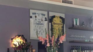 La camiseta del Real Madrid que presidió el la comida entre directivos del Barcelona y Dortmund