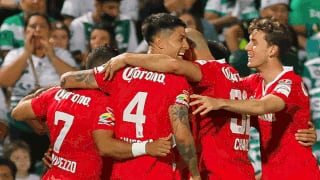 ‘Diablos’ hicieron arder el Corona: Toluca venció 2-1 a Santos y enfrentará al América en ‘semis’