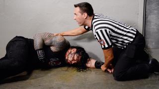 El preocupante estado de salud de Roman Reigns tras ser atacado por Braun Strowman (VIDEO)