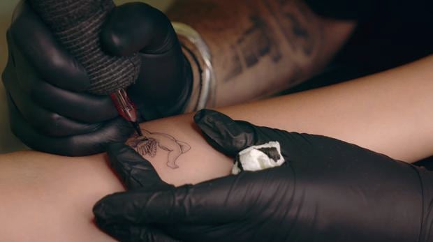 El tatuaje de Georgina Rodriguez en honor a su hijo Ángel se mostró en "Soy Georgina" temporada 2 (Foto: Netflix)