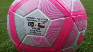 El gran motivo por el que el Chile-Brasil de Eliminatorias se jugará con un balón rosado