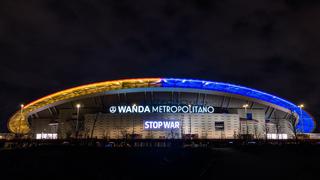 Paren la guerra: el Atlético iluminó el Wanda Metropolitano con los colores de la bandera de Ucrania