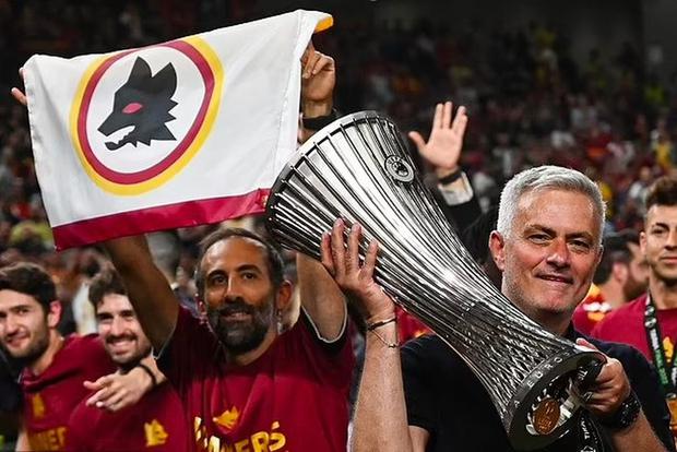 Jose Mourinho le dio a la Roma un titulo internacional luego de 31 años. (Foto: Twitter)