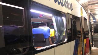 Con la ventana rota: bus de Boca fue atacado con piedras previo al duelo ante Corinthians