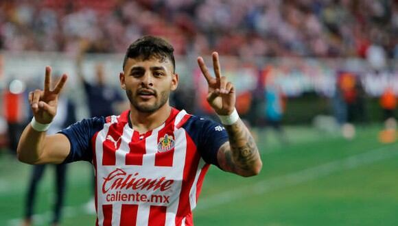 Se queda en casa: Alexis Vega renovó hasta 2024 con Chivas de Guadalajara. (Getty Images)
