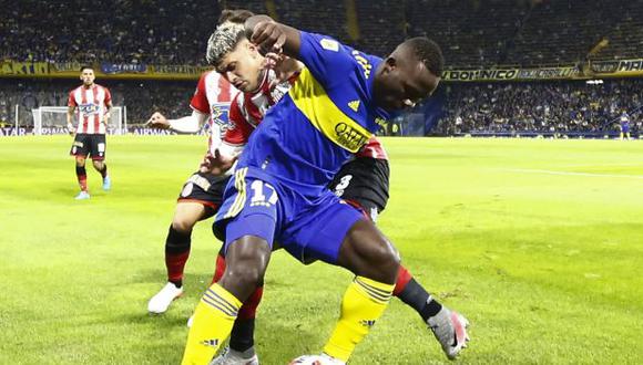Luis Advíncula fichó por Boca Juniors en julio del 2021. (Foto: AFP)