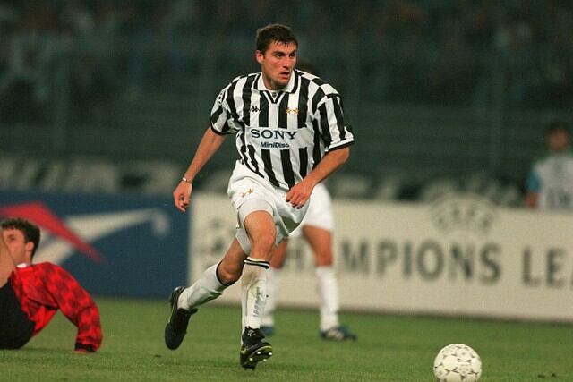 Christian Vieri - Perdió toda su fortuna con malas inversiones, vicios, el póker y las mujeres.