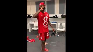 No podía faltar la cerveza: el baile de David Alaba para festejar un nuevo campeonato del Bayern