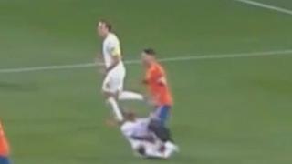 Inglaterra se indigna: durísimo pisotón de Ramos a Sterling sin pelota que mereció roja [VIDEO]
