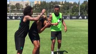 Como en el 'cole': Marcelo y su saludo de cumpleaños a Danilo con huevos y harina [VIDEO]