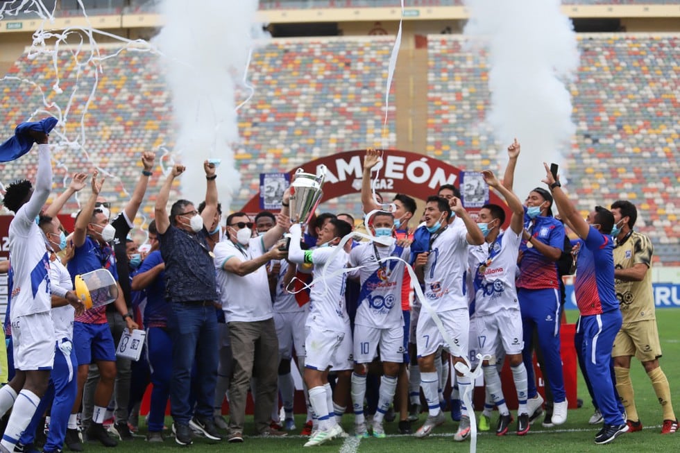 Los sullaneros lograron consagrarse campeones de la Liga 2 2020. (Foto: @LigaFutProf)