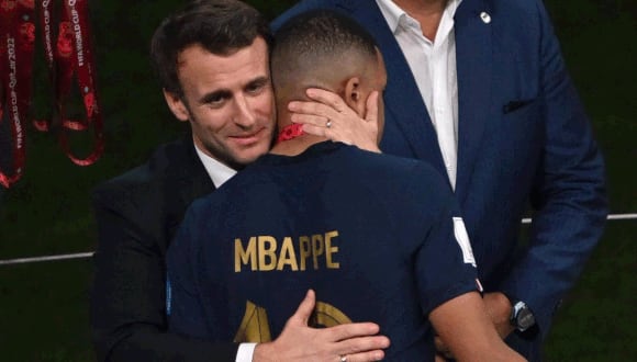Macron le dio un mensaje a Mbappé antes de su salida del PSG. (Foto: EFE)