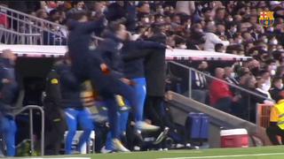 La celebración de Xavi y los suplentes en el Santiago Bernabéu [VIDEO]