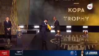 Con un gran mensaje: el peculiar regalo de Drogba a Pedri tras ganar el Premio Kopa [VIDEO]