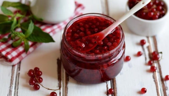 La mermelada de fresa es un clásico, pero se puede preparar en casa con otras frutas. (Foto: Pixabay)