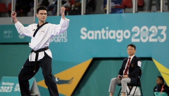 Hugo del Castillo ganó la medalla de bronce en Taekwondo Poomsae en Santiago 2023. (Foto: AFP)