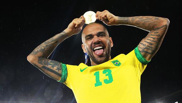 Dani Alves ganó la medalla de oro en Tokio 2020 tras triunfo de Brasil ante España. (Getty)