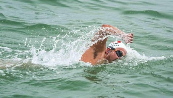 Gustavo Lores, el ultra nadador de aguas abiertas que nada de Chorrillos a La Punta y busca la Triple Corona. (fotoacción.pe)