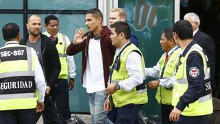 Paolo Guerrero llegó a Perú y evitó contacto con los hinchas y la prensa [VIDEO]