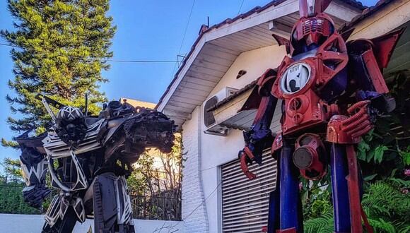 Las fotos de varios Transformers decorando el jardín de una casa en Argentina se volvieron virales en más de una red social. | Crédito: @visitadrogue / Instagram