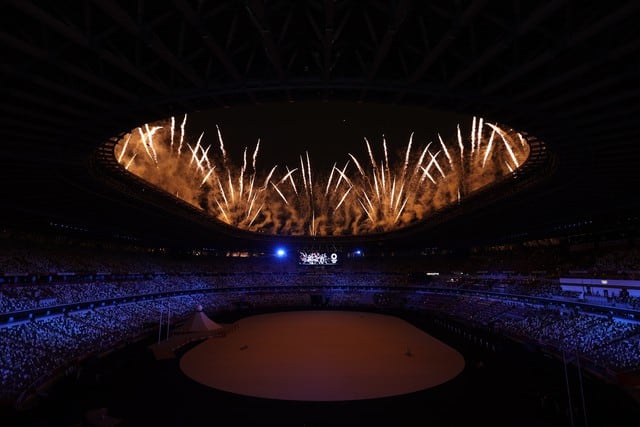 Fuegos artificiales y espectáculo en la inauguración de Tokio 2020