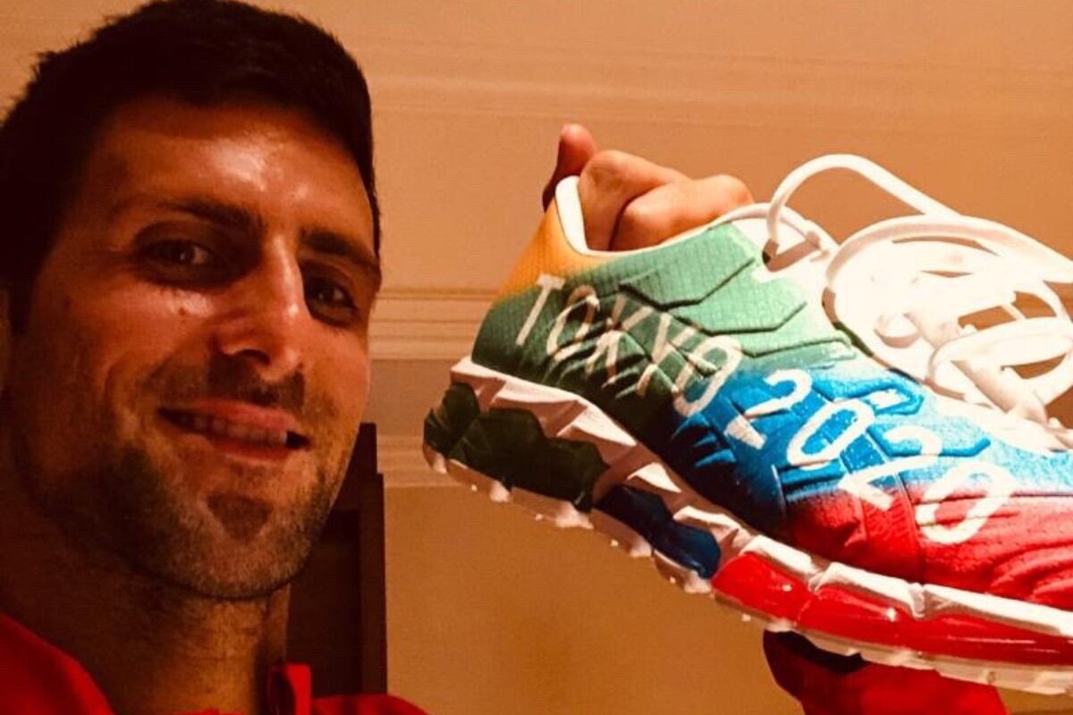 La foto que publicó Novak Djokovic en Twitter junto al mensaje sobre el aplazamiento de la cita olímpica. (Foto: WWE)