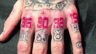Los números más importantes de Ramos, tatuados en los dedos de su mano