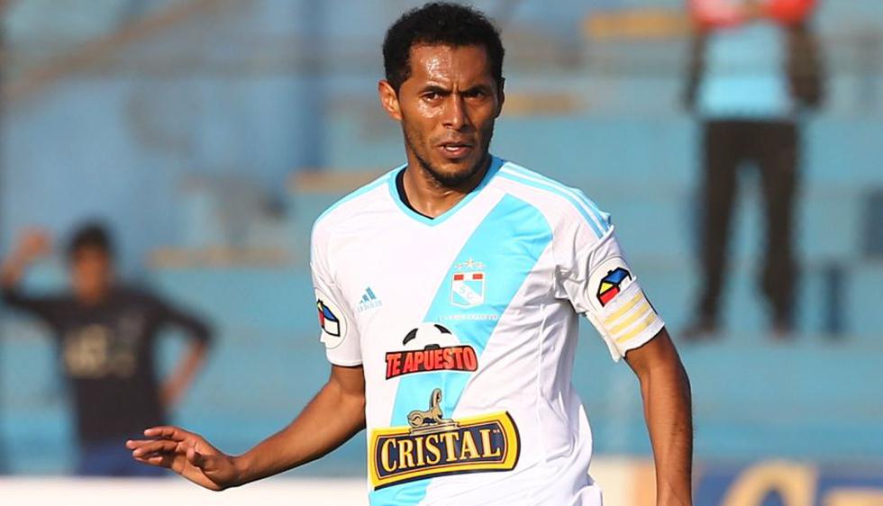 El capitán, Carlos Lobatón, tiene contrato con Sporting Cristal hasta fines del 2017. La idea es que se retire como referente de la institución. (USI)