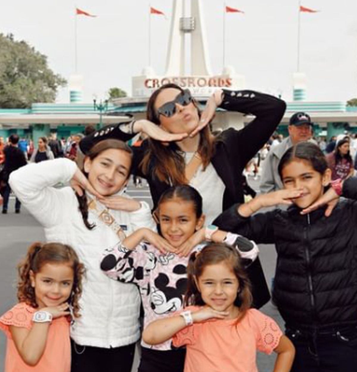 Esta celebridad mexicana viajó con su familia a Disney (Foto: Jacky Bracamontes / Instagram)