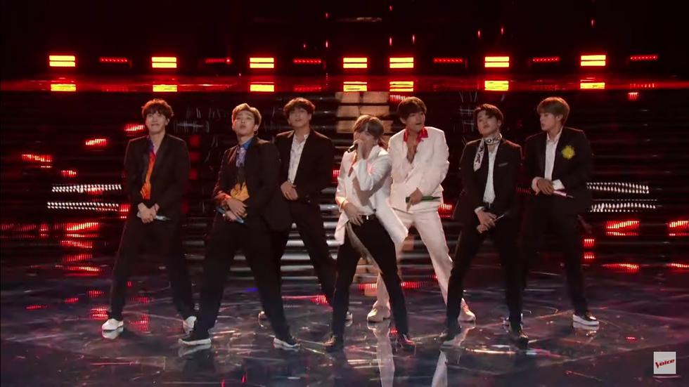 BTS interpreta “Boy With Luv” en “The Voice” (Foto: Captura de pantalla)