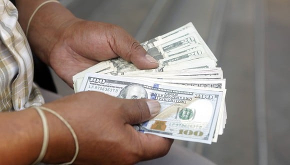 El dólar se negociaba en 20,3 pesos en México este lunes (Foto: AFP).