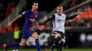 En Barcelona lo esperan: Rodrigo jugaría ante los culés su último partido con Valencia