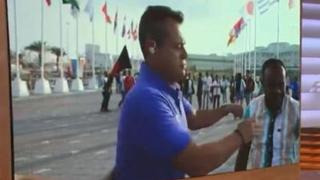 Periodista empuja EN VIVO a un hincha en Qatar y video se hace viral