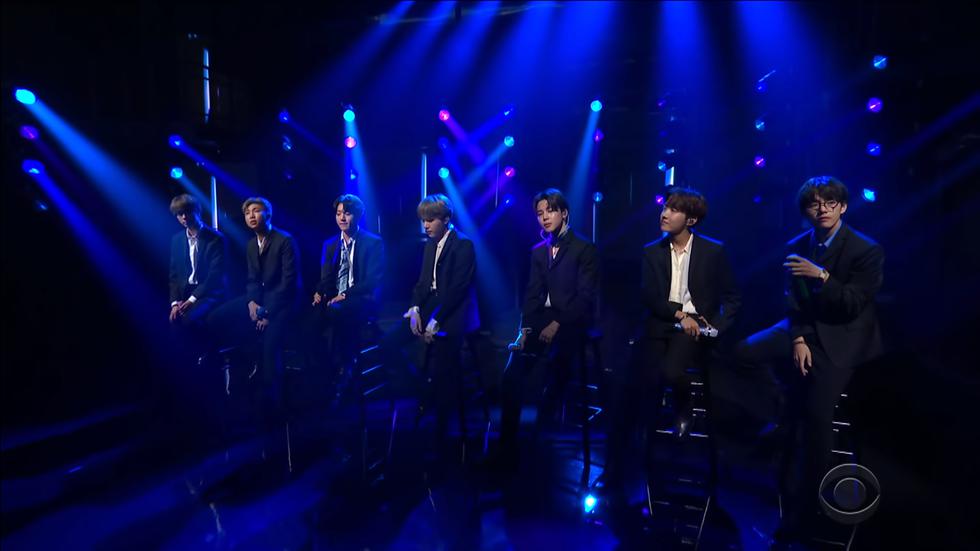 BTS interpreta en vivo “Make it Right” en “The Late Show” de Stephen Colbert. (Foto: Captura de pantalla)