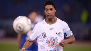 La magia sigue intacta: Ronaldinho se lució con pase con la espalda