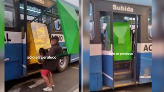 Video viral: joven traslada carrito sanguchero en bus ‘El Chino’