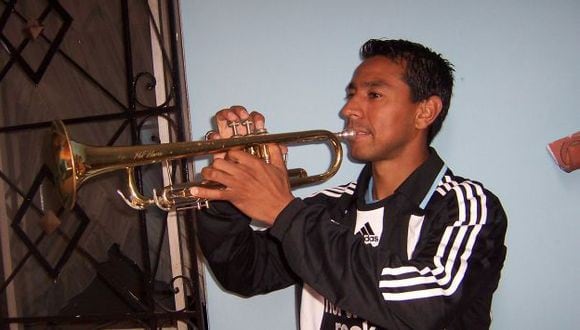 En su paso por Inglaterra, Nolberto Solano formó parte de una agrupación musical llamada "Geordies Latinos".