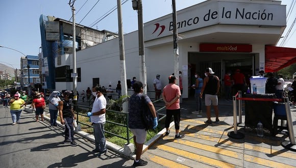 Conoce los horarios y protocolos que se deben cumplir en los bancos para la entrega de bonos. (Foto: Fernando Sangama/ El Comercio)