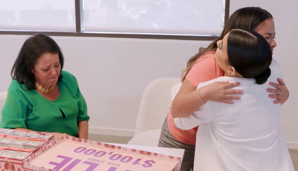 Kylie Jenner sorprendió a una fan y a su madre y les regaló US$200,000. (Foto: Captura de video)