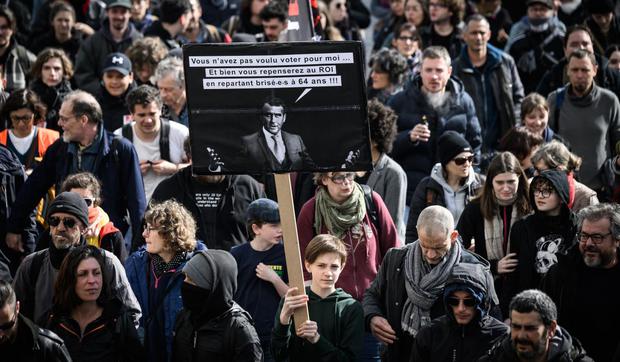 Los manifestantes asisten a una manifestación en Nantes, en el oeste de Francia, el 18 de marzo de 2023 (Foto: Loic Venance / AFP)