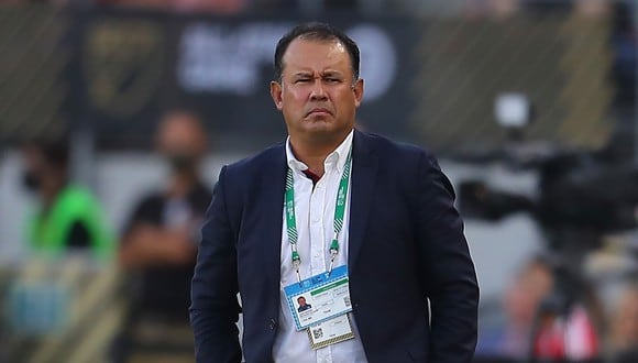 Juan Reynoso es entrenador de Cruz Azul desde inicios de esta temporada. (Foto: AFP)