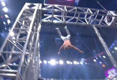 ¡Un ‘moonsault’ de impacto! Cody se lanzó desde lo alto de la jaula contra su rival [VIDEO]