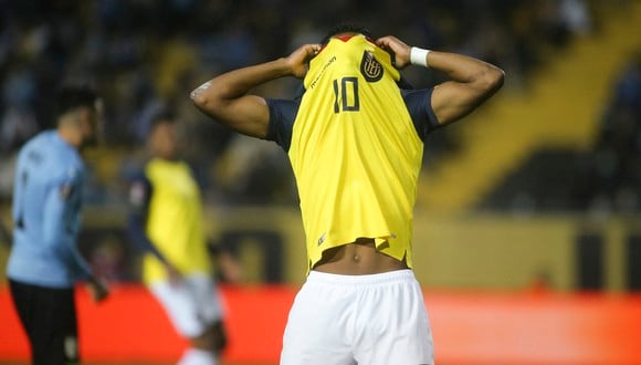 Ecuador perdió 1-0 contra Uruguay por la fecha 10 de las Eliminatorias. (Foto: AFP).
