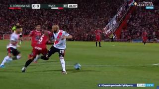 Polémica en la final de Copa Argentina: Pinola cruzó a Herrera, el atacante cayó al suelo pero el árbitro no cobró penal