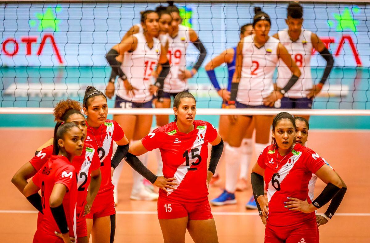 Perú cayó ante Colombia por 3-0 en su segundo partido en el Preolímpico Sudamericano. (FIVB)